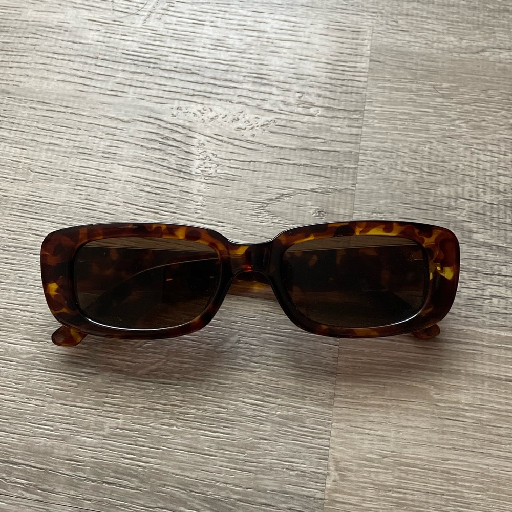 brown/tortoise small sunglasses